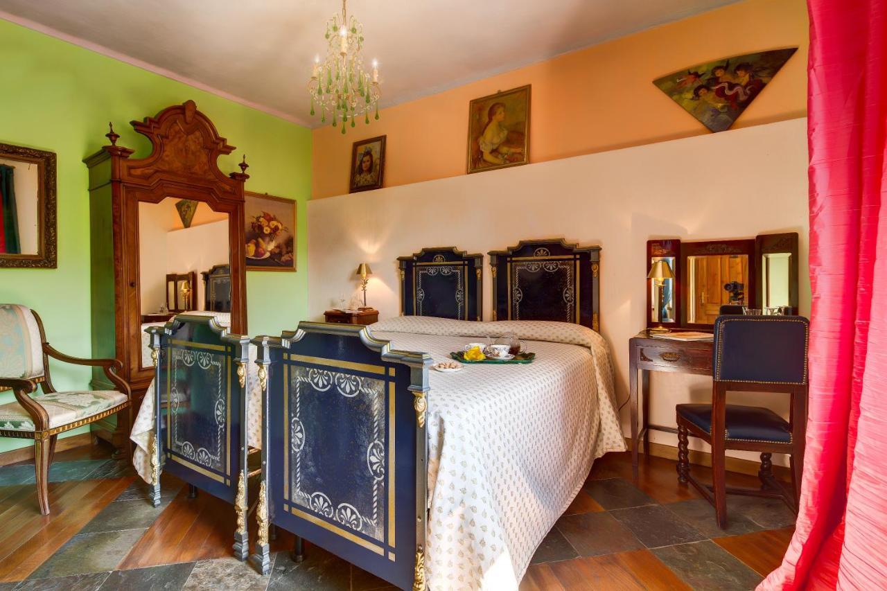 Villa La Favorita Alba Szoba fotó